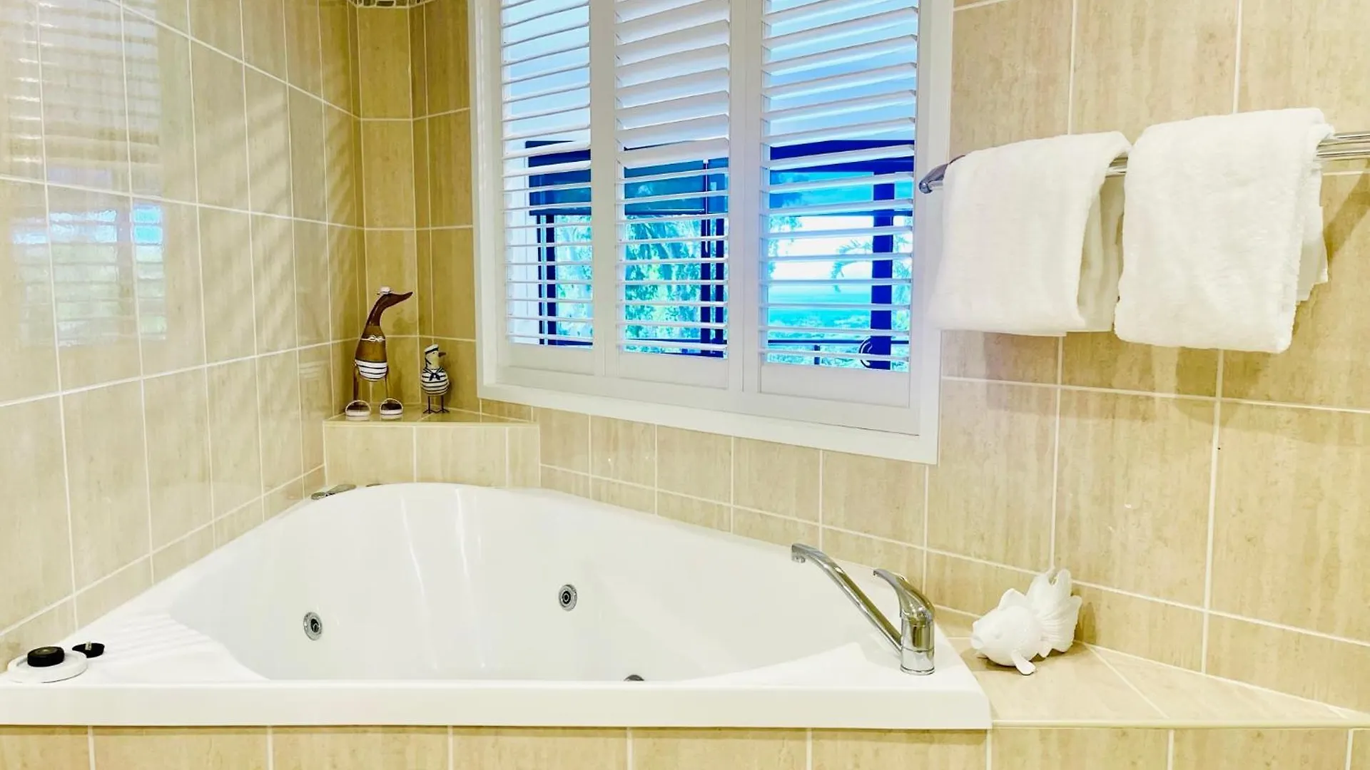 Ocean View Island 2-Bedroom Townhouse Buggy Valet Service Extra Queen Air Bed Hamilton Island 0*,